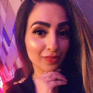 Meet your Posher, Zeina